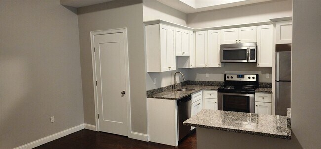 Foto del edificio - 10 Merrymount Rd