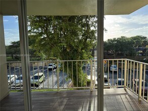 Building Photo - 13120 SW 92nd Ave