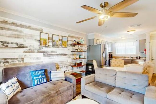 Building Photo - 924 W Beach Blvd