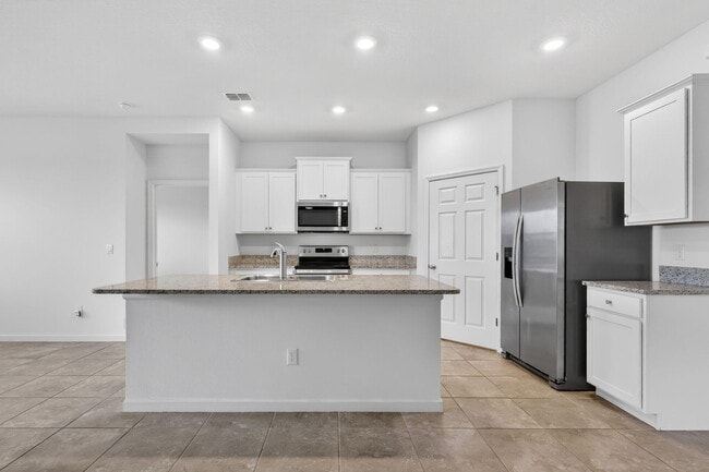 Building Photo - 10552 SW Toren Wy