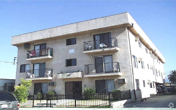 Building Photo - 4145 Monroe St