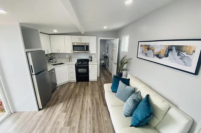 Building Photo - 1333 Nashville St