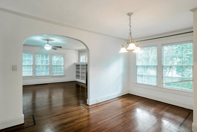 Foto del edificio - 2150 Lenox Rd NE