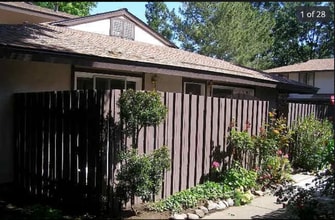 Building Photo - 5468 Roundtree Pl