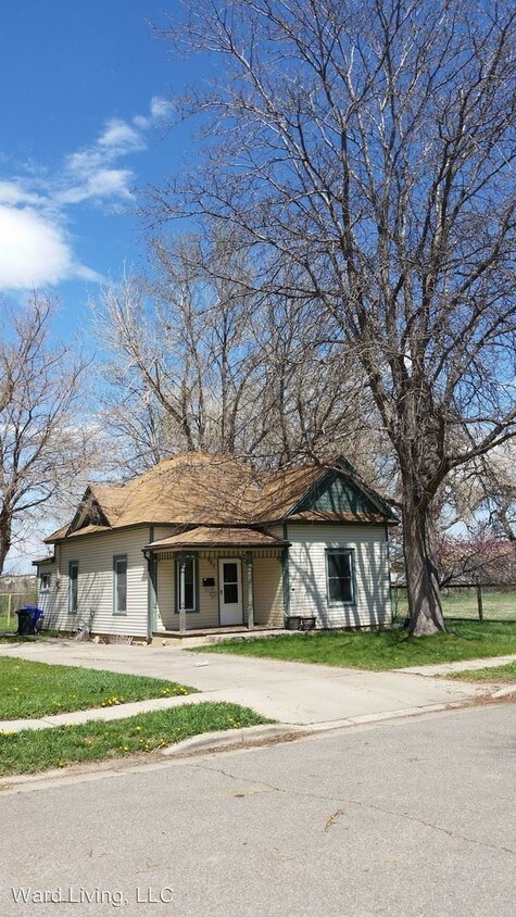 Foto principal - 927 E 8th St