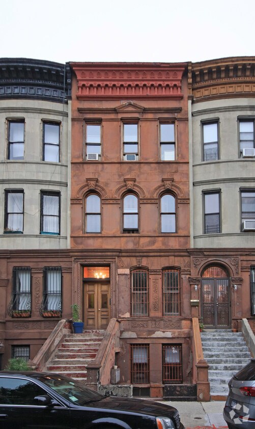 Building Photo - Single Family Residence (SRO)