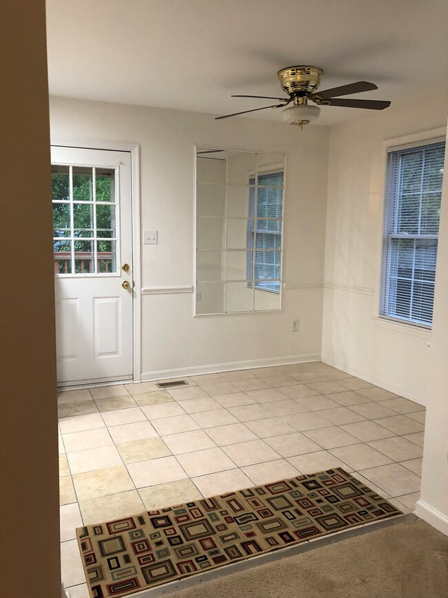 Breakfast area, next to kitchen and opening to deck - 4305 Pleasant Valley Rd