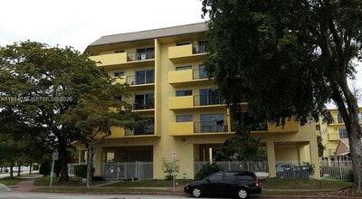 Building Photo - 1975 Normandy Dr