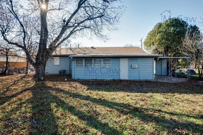 Building Photo - Spacious 4/1.5 in Wichita Falls!