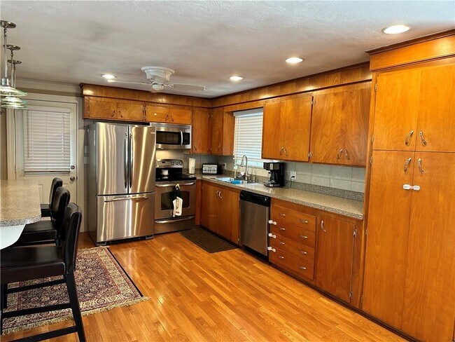 Building Photo - 6 Cantone Dr