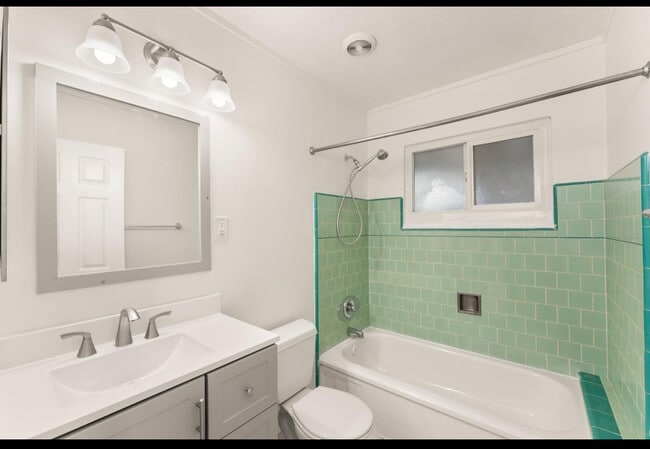 Foto del edificio - 2425 Edison Ave