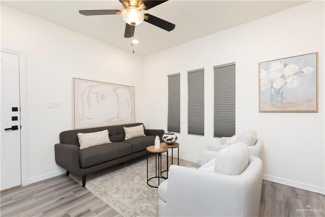 Building Photo - 7 Clarence Dr