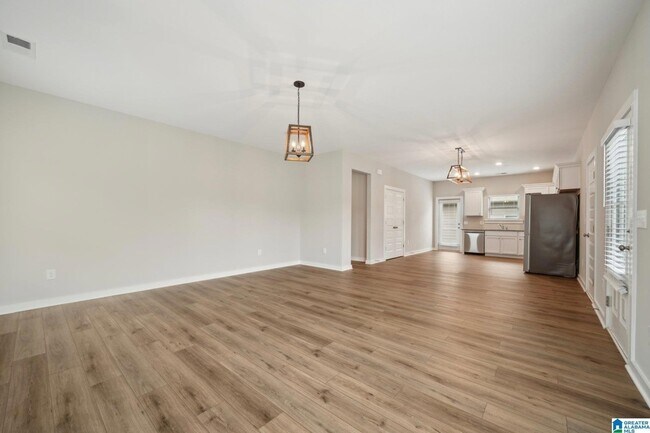 Foto del edificio - 559 Troubadour Ln