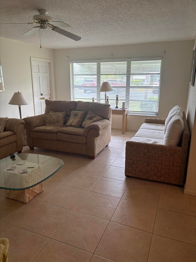 Foto del edificio - 445 High Point Blvd