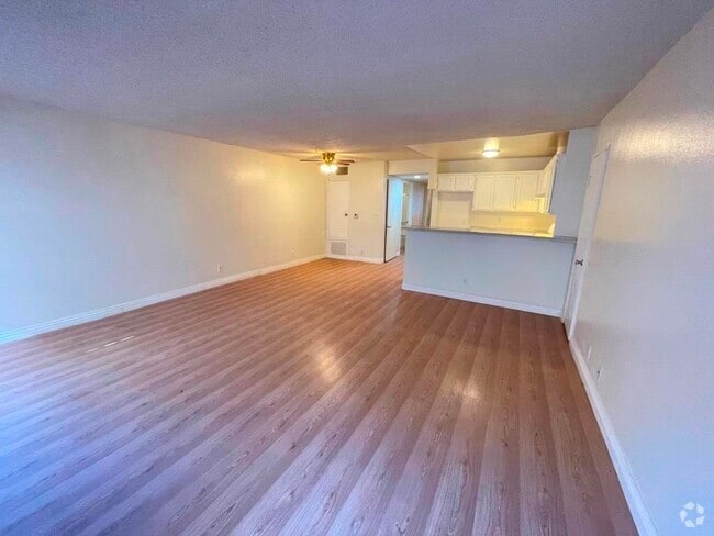 Building Photo - 10225 Hillhaven Ave