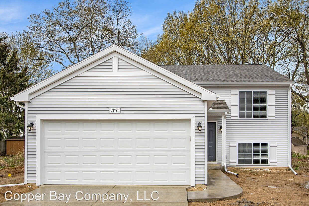 4 br, 2 bath House 3059 N. Sedge Wren Dr... House Rental in