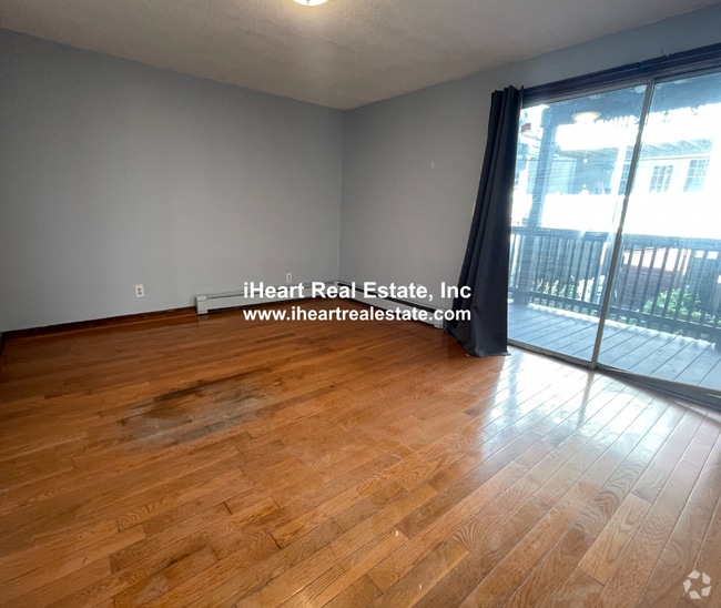 Building Photo - 474 E 7th St