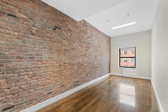 Foto del edificio - 316 W 14th St