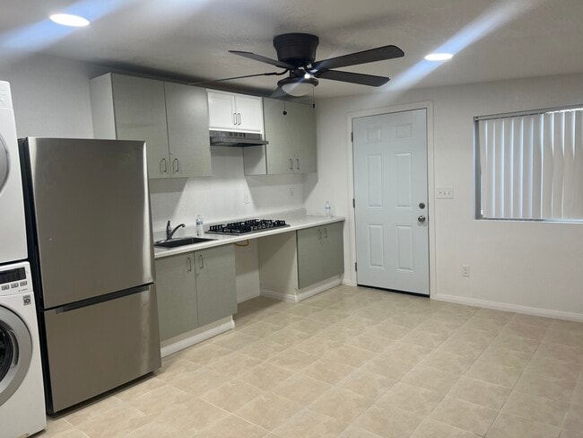 Building Photo - 4011 Placita Ave