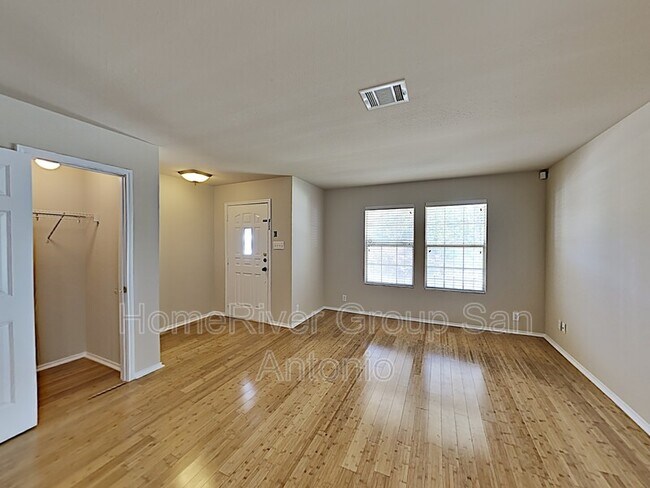 Foto del edificio - 135 Blue Juniper