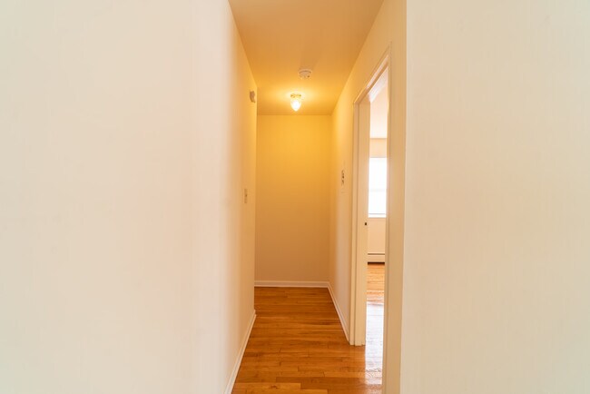 Foto del edificio - Middlesex Village Apartments