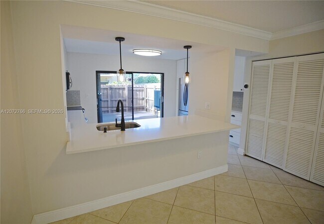 Foto del edificio - 10196 SW 77th Ct