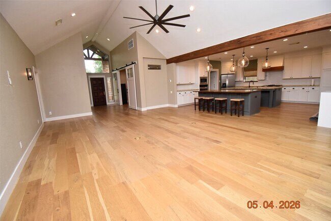 Foto del edificio - 421 Creekside Dr