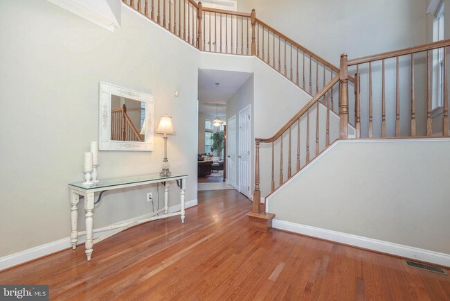 Building Photo - 717 Galloway Dr SE