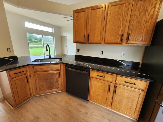 Foto del edificio - 3333 Keswick Ct
