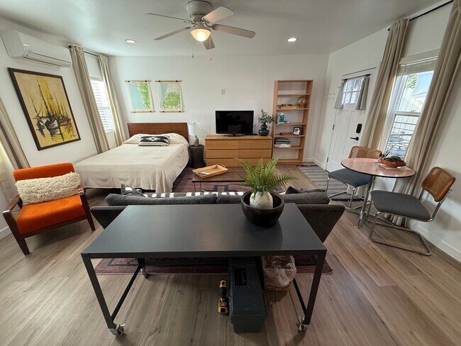 Foto del edificio - 4302 1/2 Gateway Ave