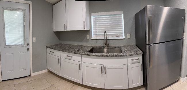 Building Photo - 5005 Eastwood Dr