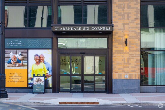 Entrada - Clarendale Six Corners
