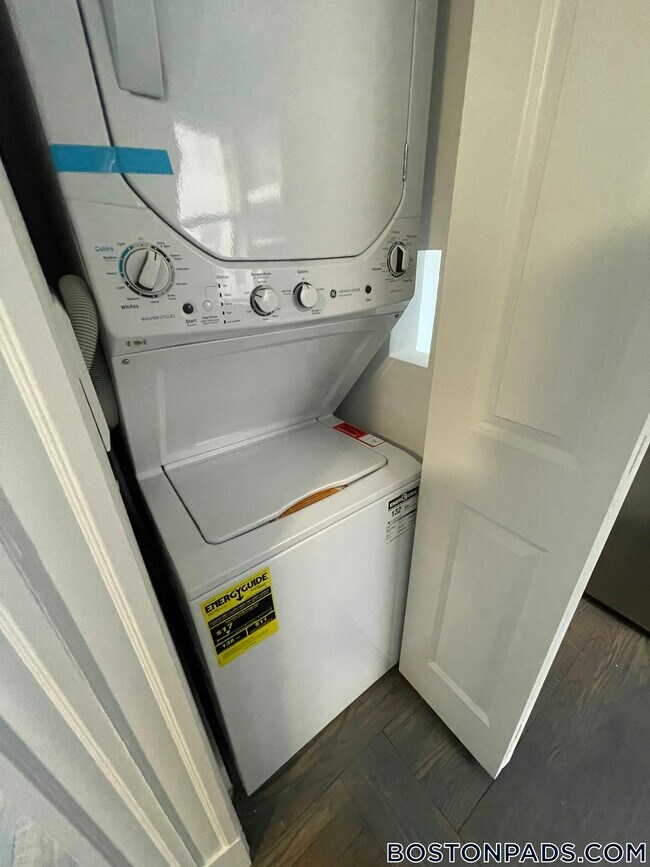 Foto del edificio - 77 Park Dr