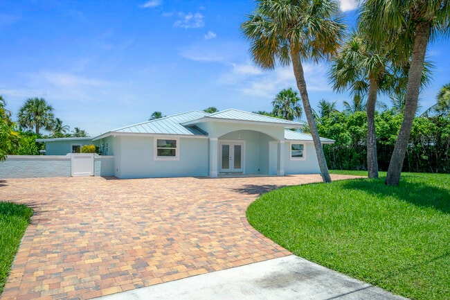 Building Photo - 1718 Rio Vista Dr