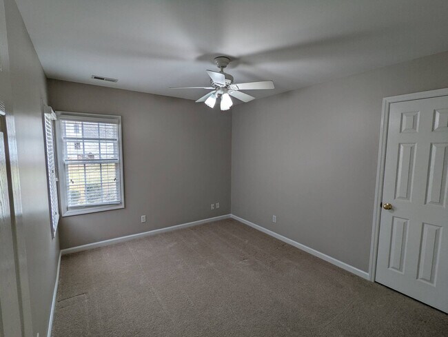 Building Photo - Room in Single Family Home on College Ave