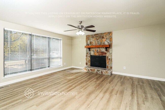 Foto del edificio - 6118 Pine Dale Ln