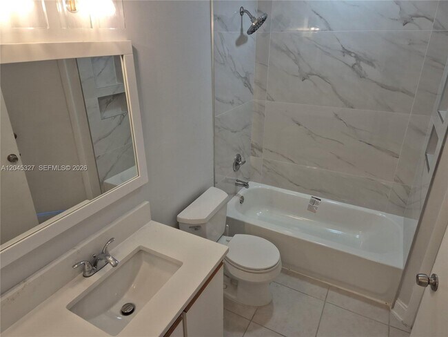 Foto del edificio - 18310 NW 68th Ave
