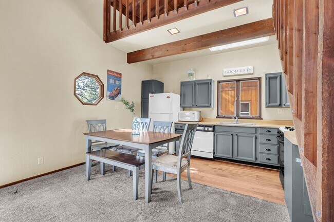 Foto del edificio - Property is offered at $1,800/month unfurnished, or $1,900/month furnished if preferred