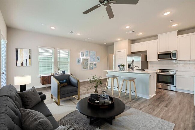 Building Photo - 430 S Centro Cir