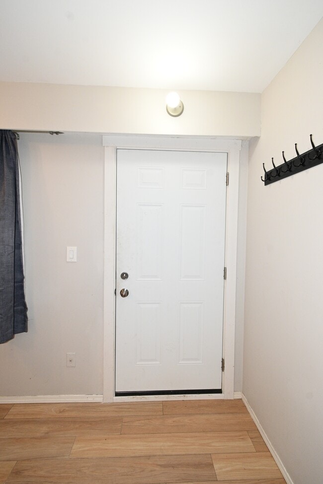 Building Photo - 2688 Norwood St