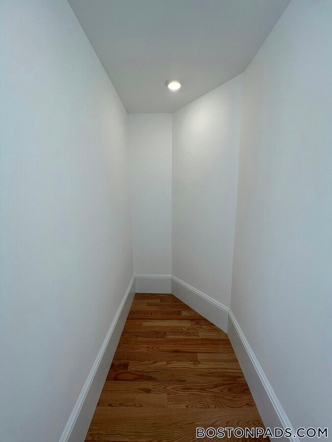 Building Photo - 3 Mossland St