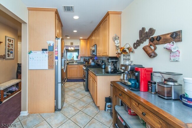 Foto del edificio - 19 Meadow Lakes Dr