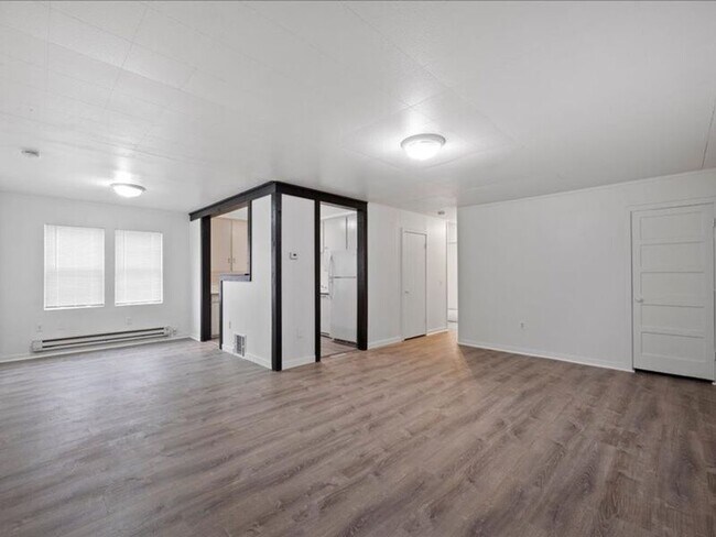 Building Photo - 1319 Mahan Ave