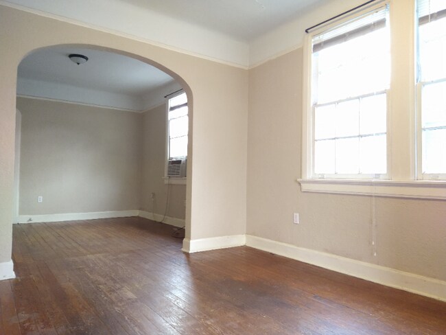Building Photo - 5909 Tchoupitoulas St