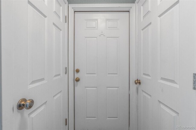 Building Photo - 3445 Cochran Dr