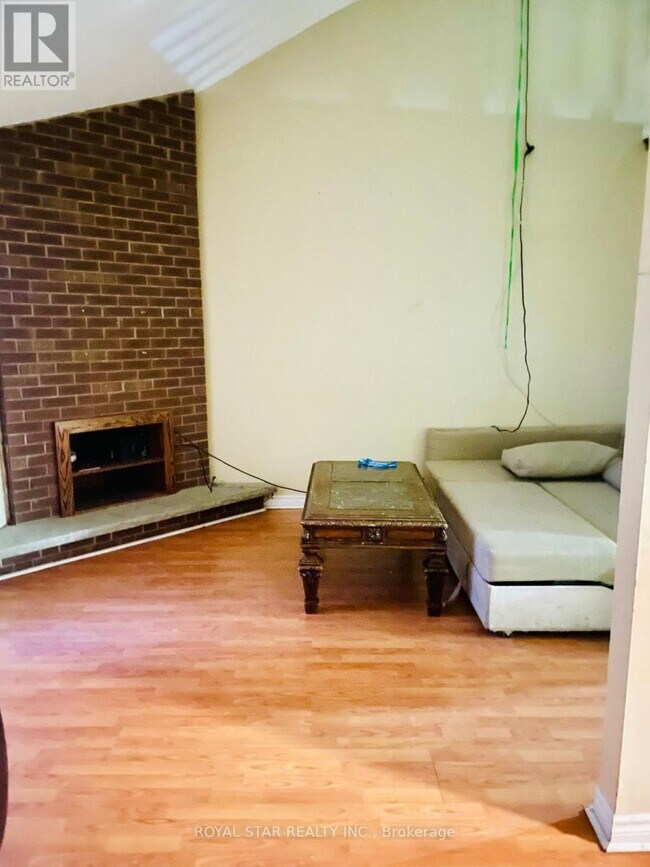 Building Photo - 118 Banting Crescent