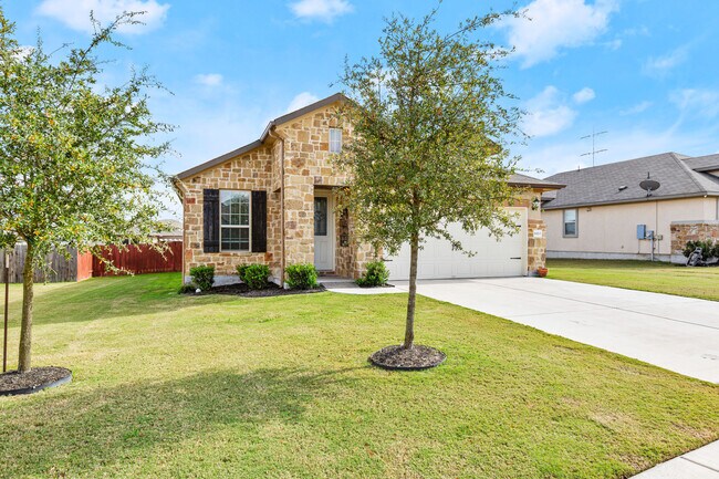 Building Photo - 19213 Quebrada Dr