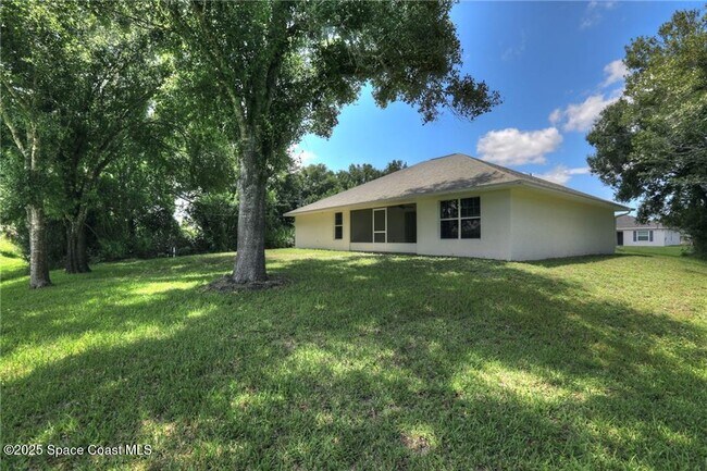 Building Photo - 8626 102nd Ct