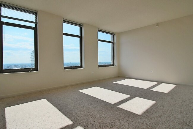 Building Photo - 350 N Desplaines St