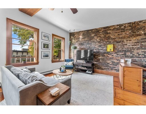 Building Photo - 55 Elm St